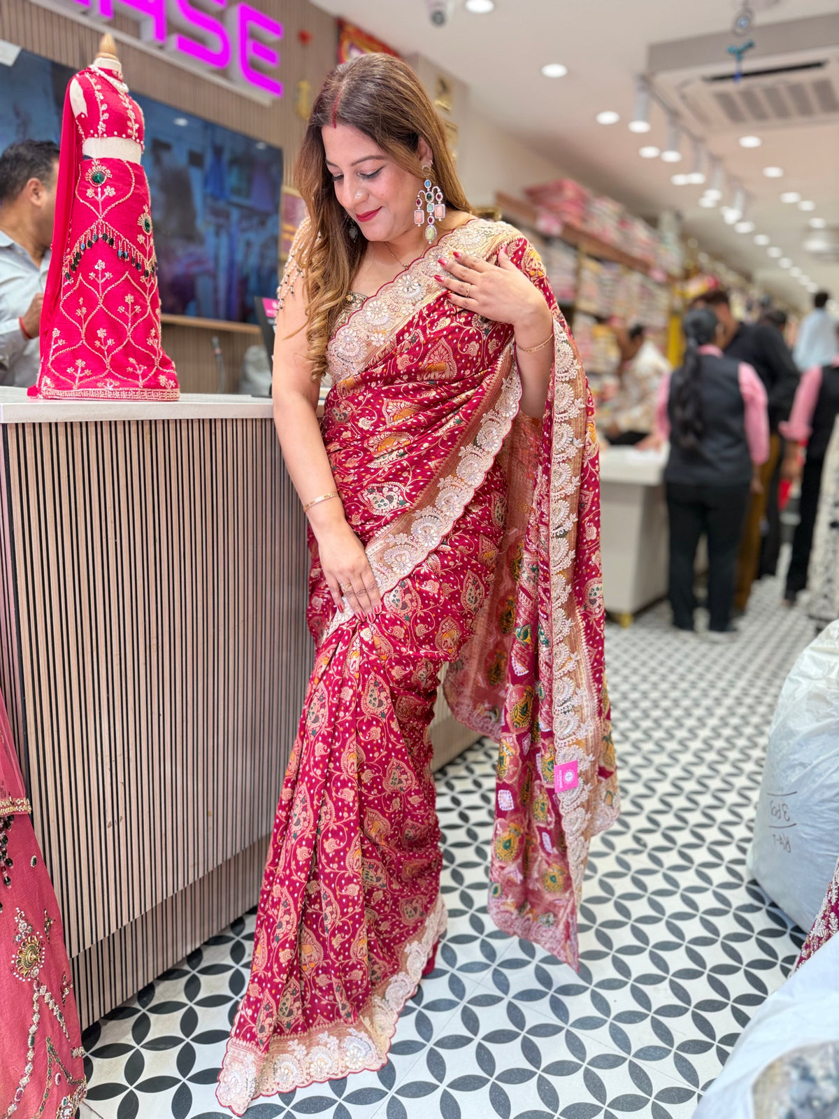 Bandhani Printed Georgette Saree with Embroidered Cutwork Border – Maroon Red